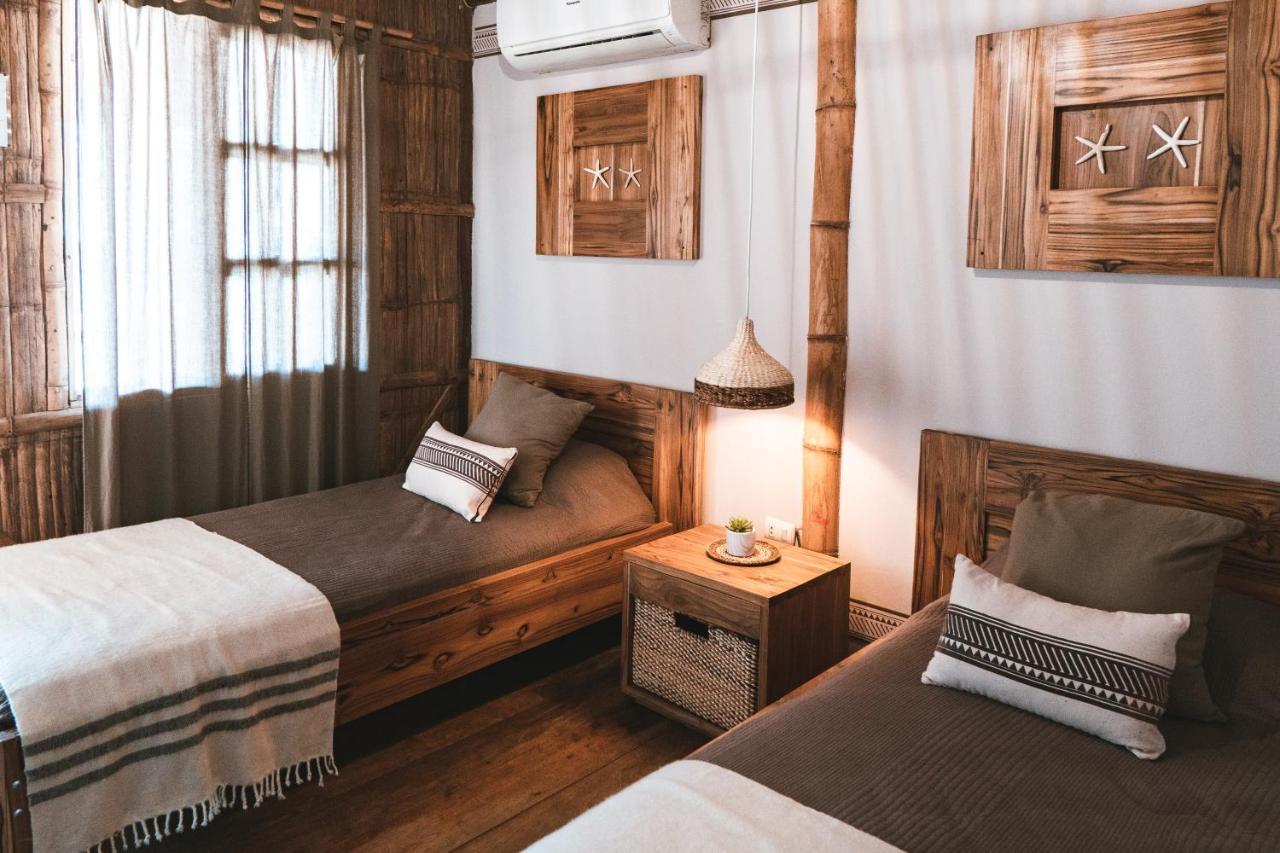 Tiki Limbo Hotel Montañita Buitenkant foto